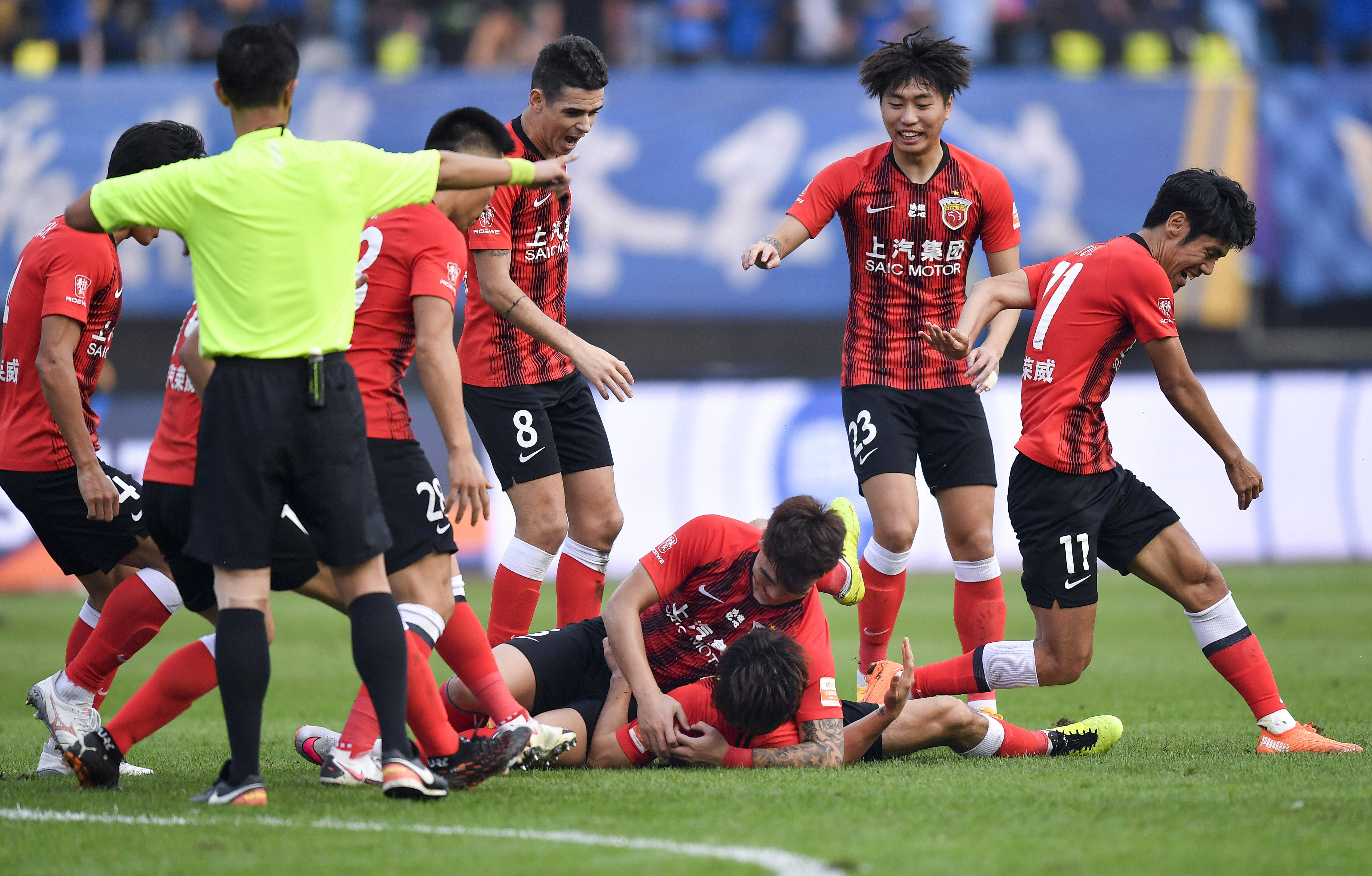 球迷一度对 球迷一度对