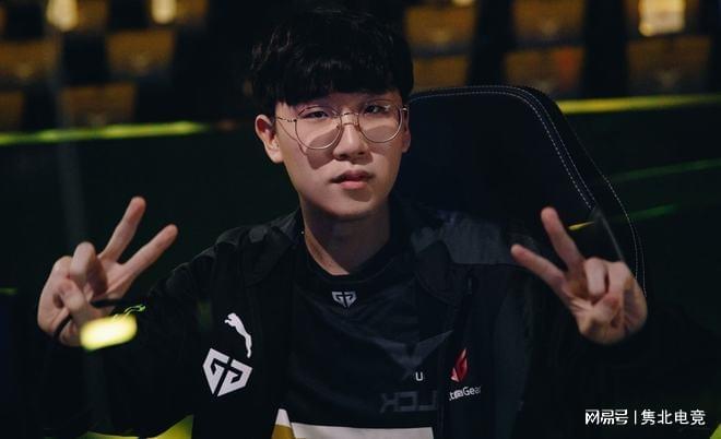 斯尼倍感欣 斯尼倍感欣